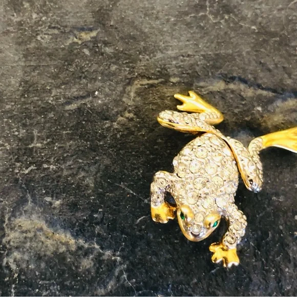 Stunning frog brooch - Picture 2 of 4
